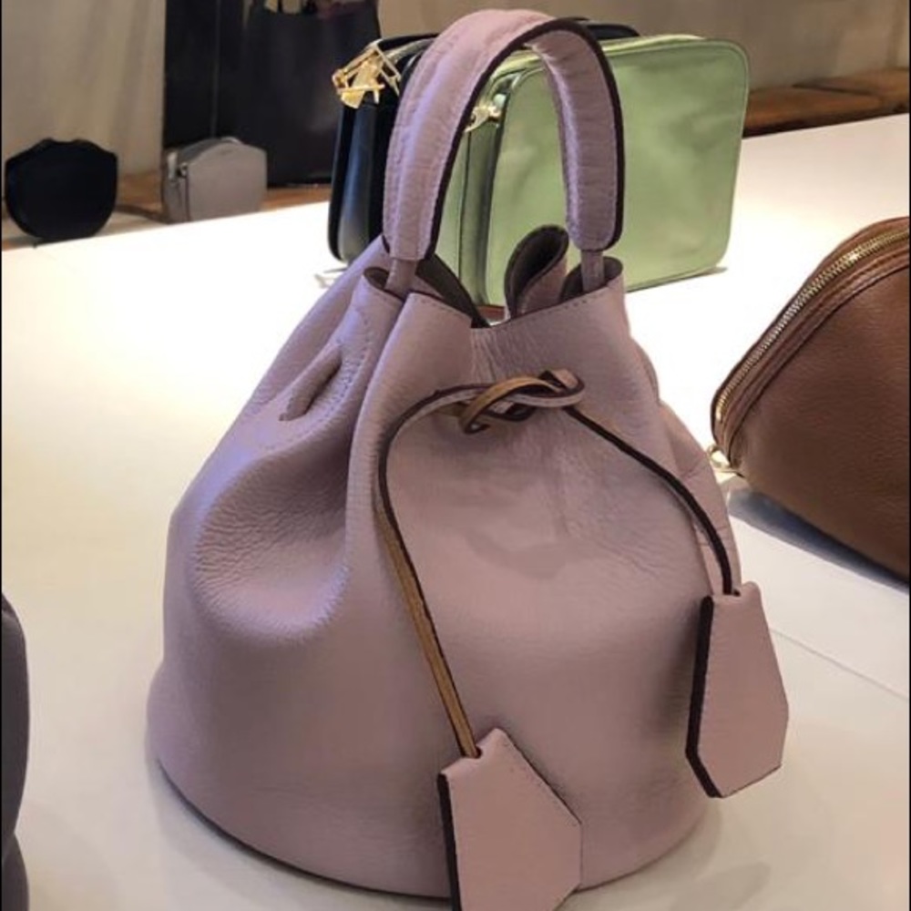 Meet your Posher, Tia